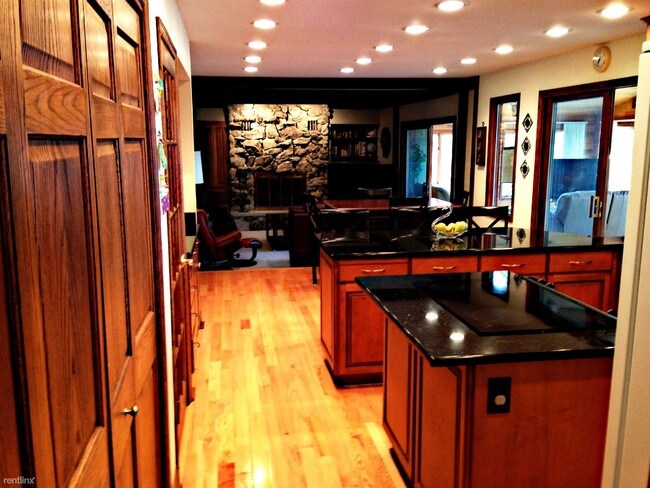 Foto del edificio - W288N8443 Northbay Rd