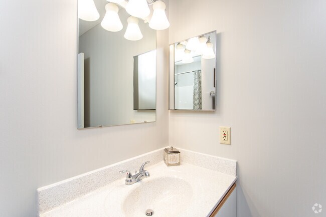 2BR, 2BA - 950 SF - Cove At Cooper Lakes