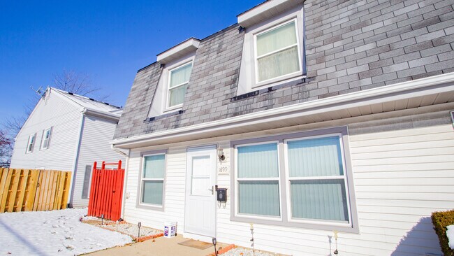 Foto del edificio - 1699 Queensbury Cir