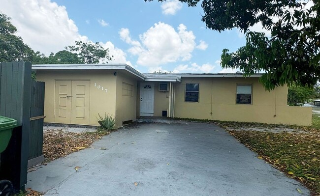 Photo - 3-2 House with a Pool