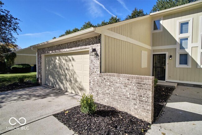 Building Photo - 9740 Lakeshore Dr E