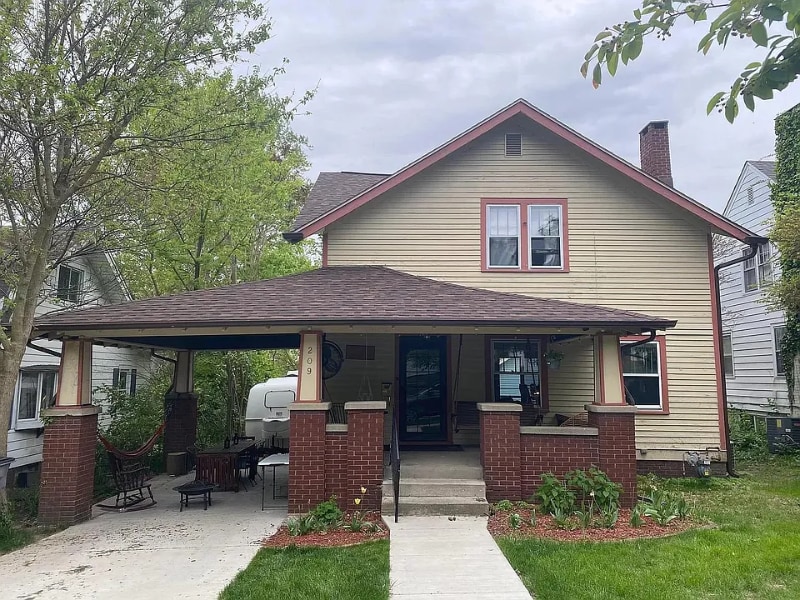 Primary Photo - 209 E Lutz Ave