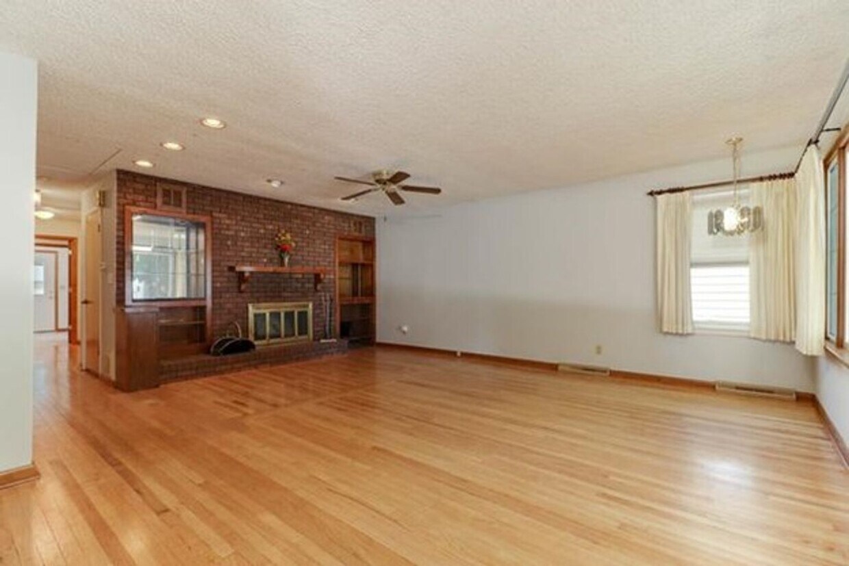 Primary Photo - 101 W Cypress St