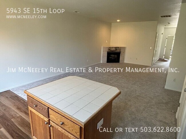 Foto del edificio - 5943 SE 15th Loop