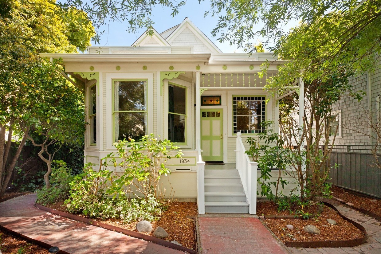 Primary Photo - 1934 Stuart St