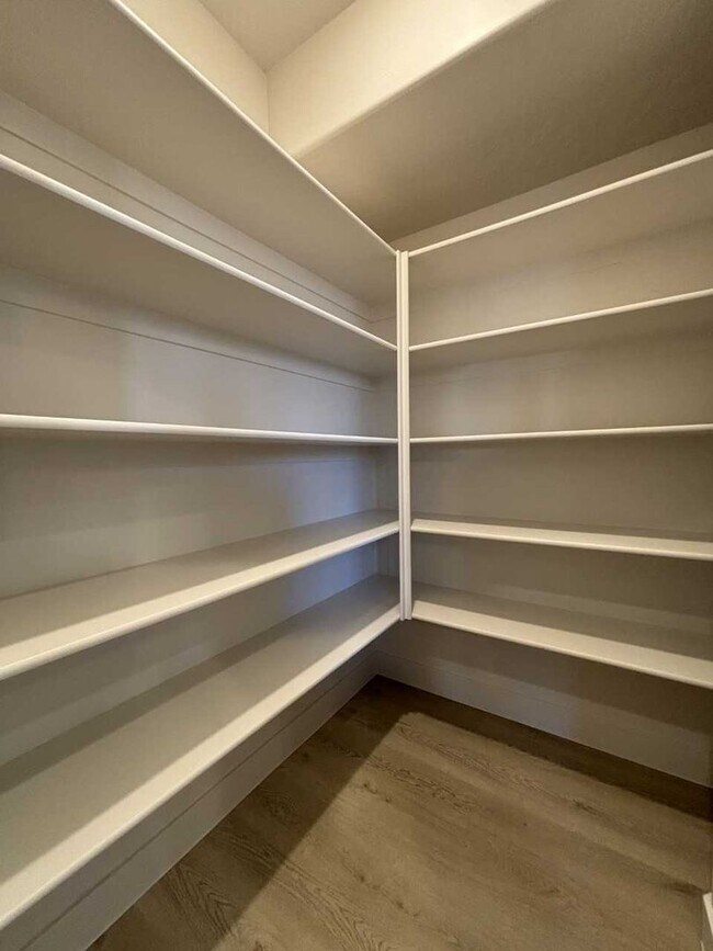 Foto del edificio - Beautiful Crimson Park Townhome