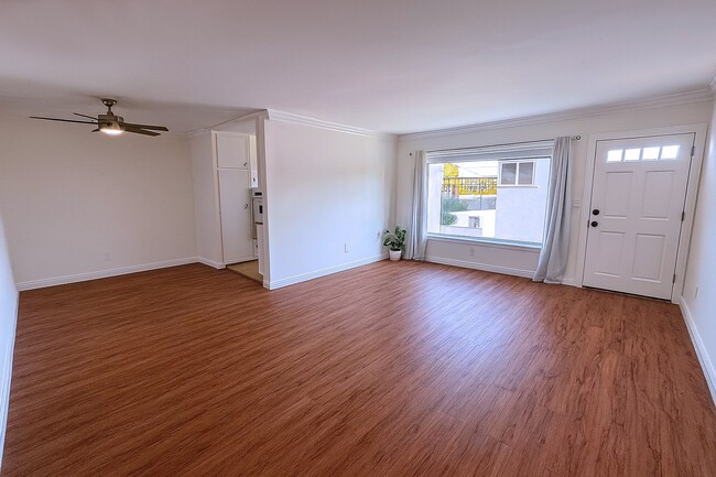Building Photo - 216 S Gale Dr