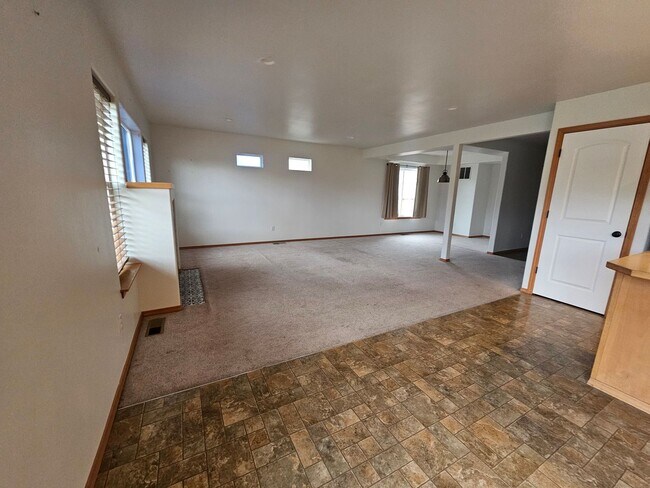 Building Photo - Beautiful Rental with Oversized Yard & Ope...