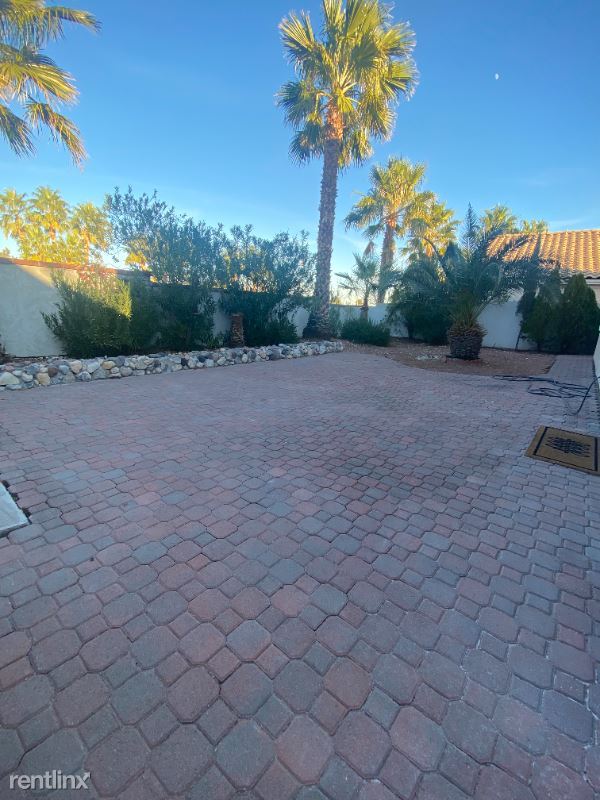 5 br, 3 bath House 10132 Pinnacle View Pl House for Rent in Las