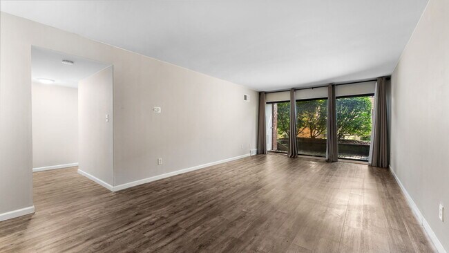 Foto del edificio - 1225 S Maple Rd