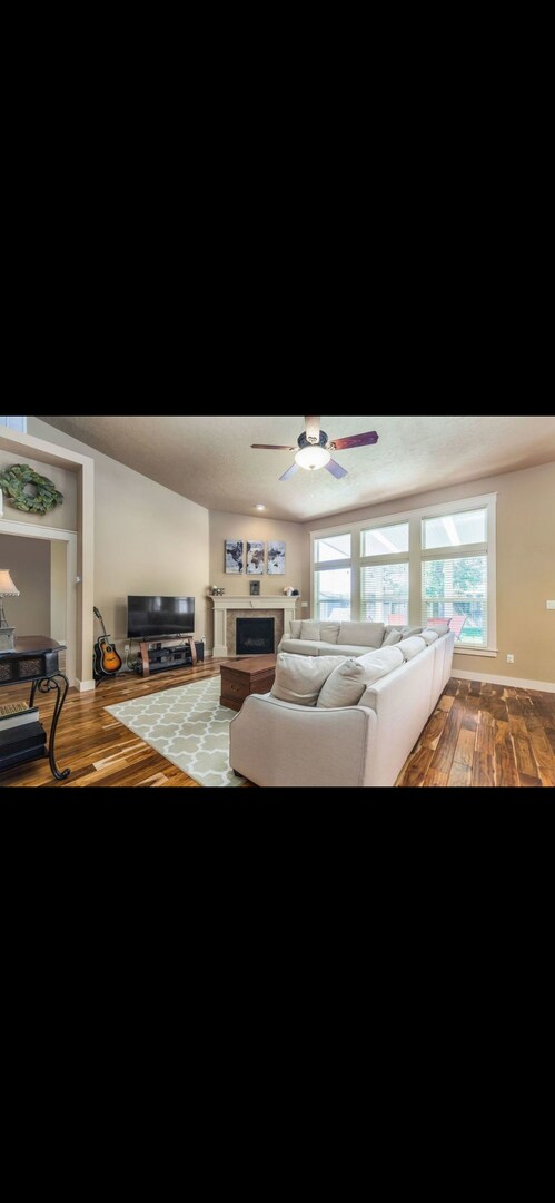 Foto del edificio - 4 Bedrooms with a large back yard