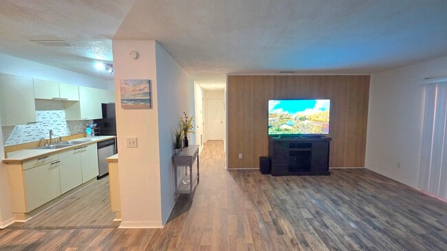 Living room - 101 Bent Tree Dr
