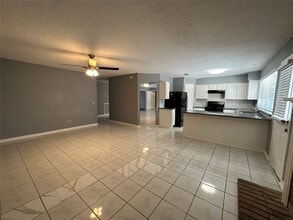 Building Photo - 3319 Green Fields Dr