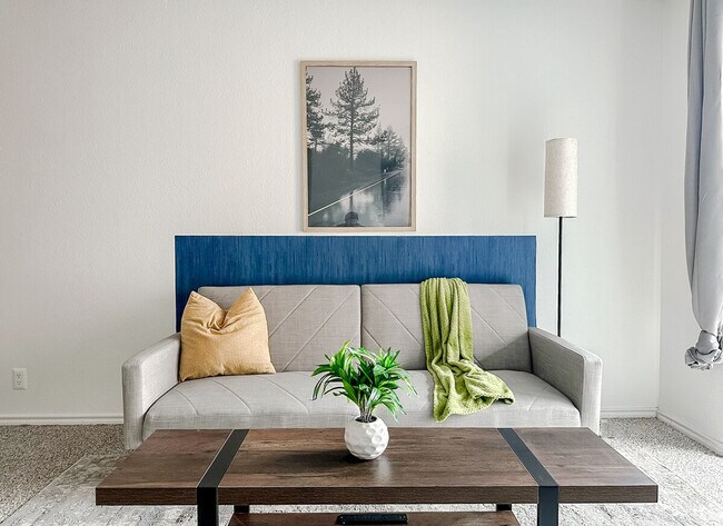 Foto del edificio - 1002 Clayton Ln