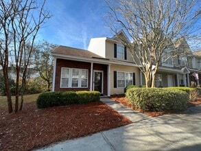 Building Photo - 555 Tayrn Dr