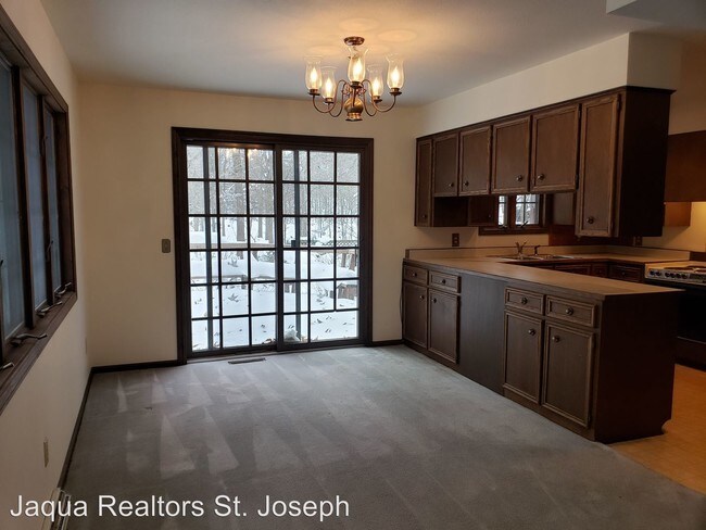 Building Photo - 3 br, 2.5 bath House - 60728 46th Avenue