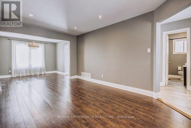 Building Photo - 34 Noake Crescent