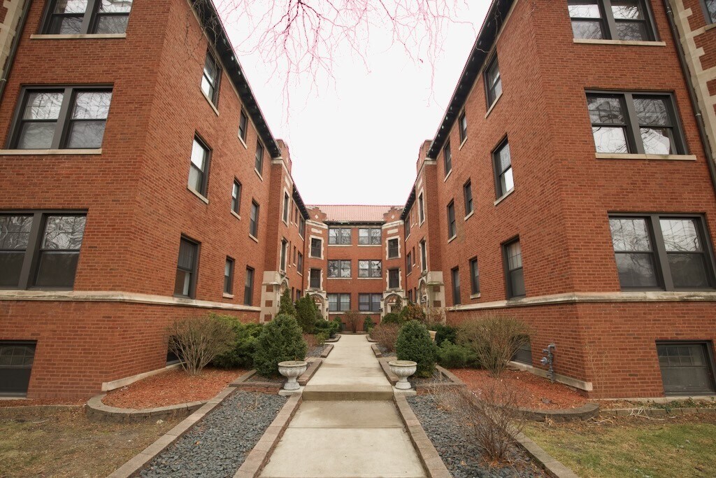 Primary Photo - 1302 Oak