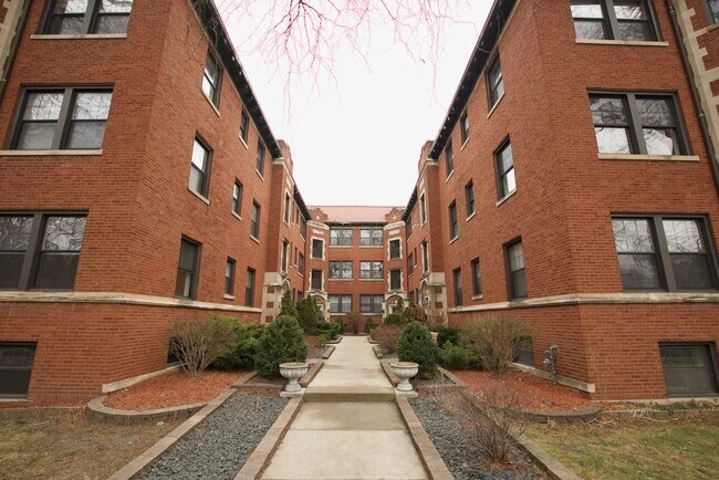 Building Photo - 1238 Oak Ave