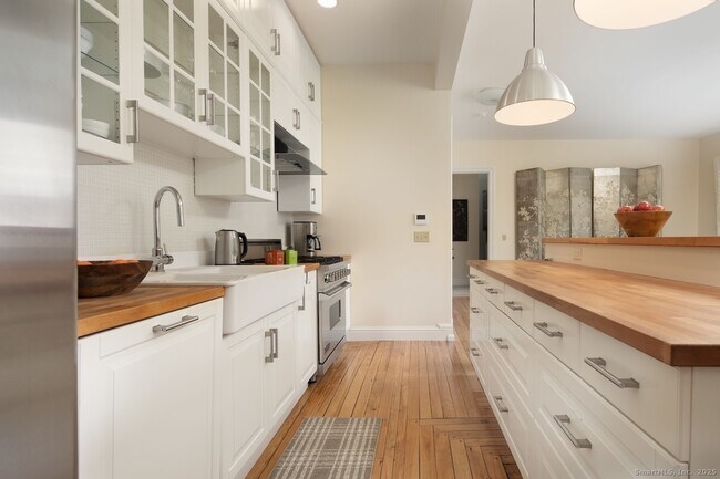 Foto del edificio - 31 Sharon Rd