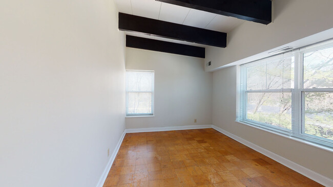 Building Photo - 851 Coventry Ln