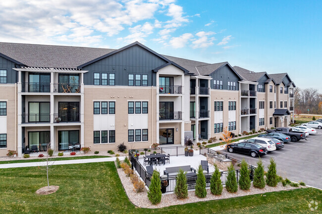 Building Photo - Lakeshore Ridge