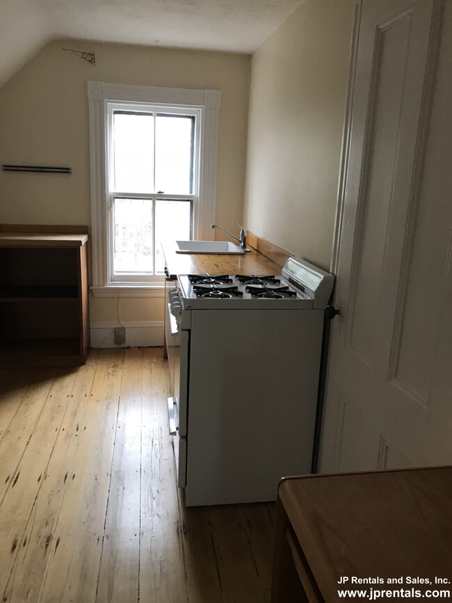 Building Photo - 56 Rockview St