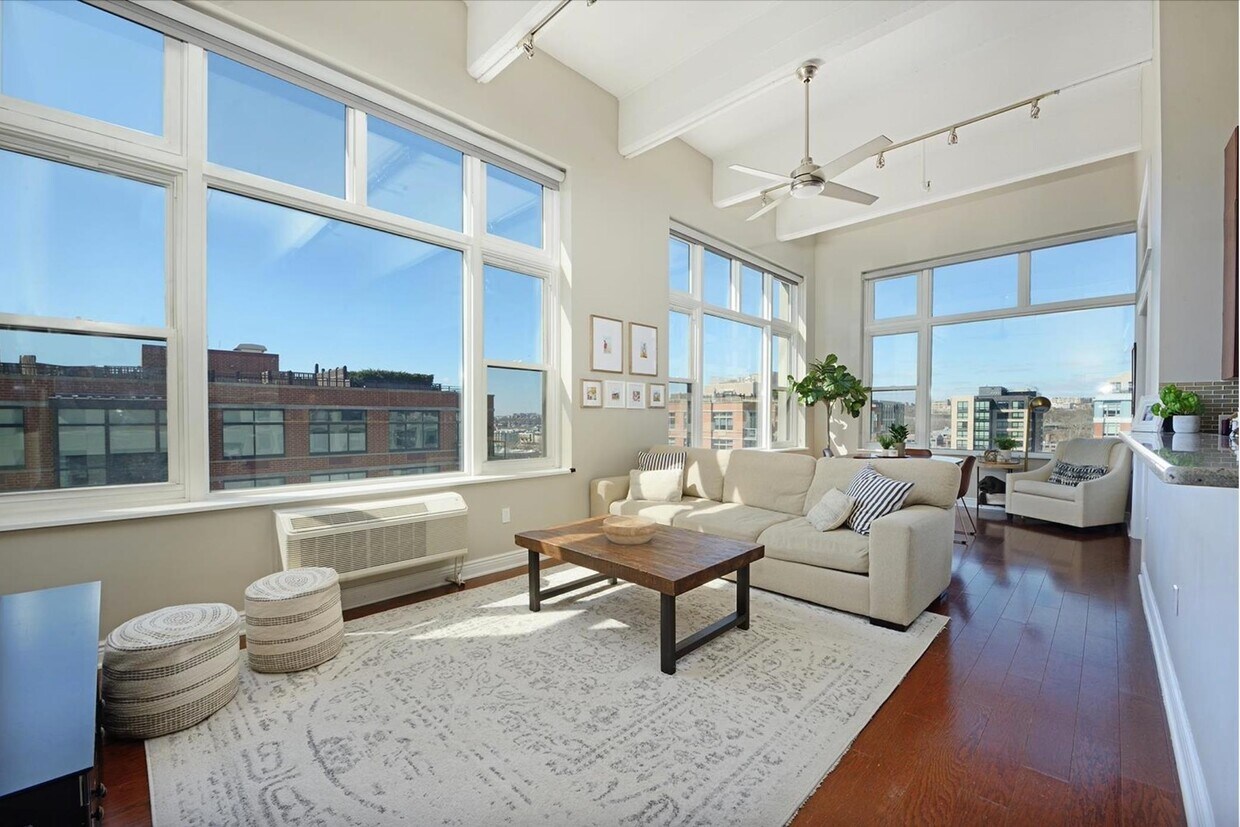 Primary Photo - 1500 Hudson St