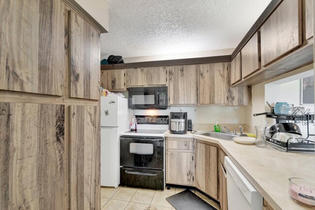 Building Photo - 629 Sea Pine Way