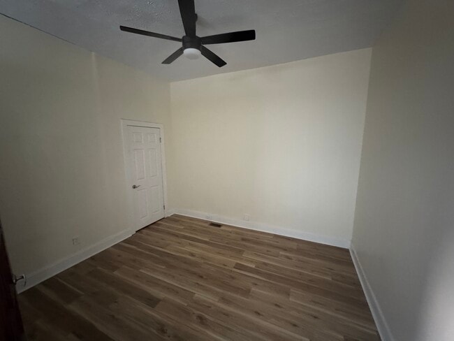 Bedroom - 1221 Payne St