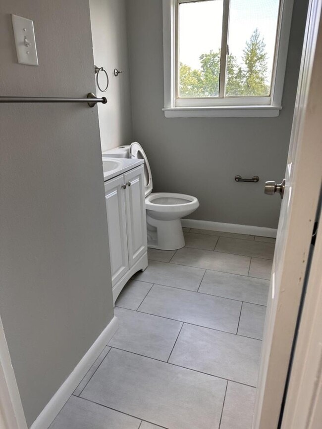 318 Pyramid Ave Unit B, Claymont, DE 19703 Condo for Rent in Claymont