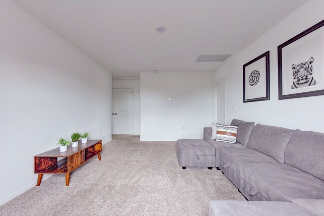 Building Photo - 2204 Nightview Dr