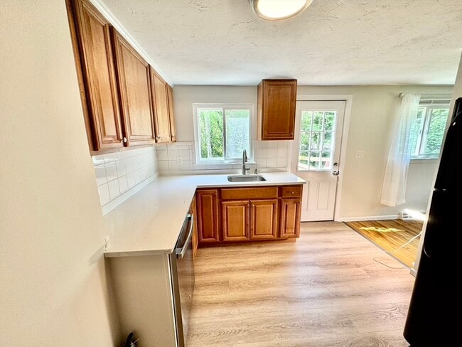 Building Photo - 116 Central St