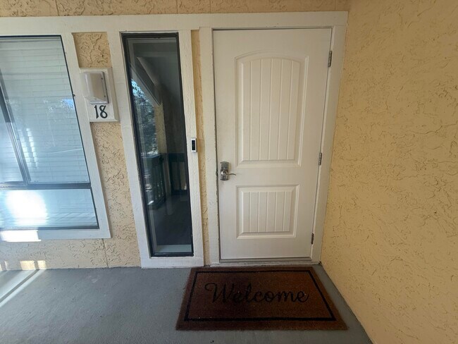 Foto del edificio - 300 Yacht Club Dr