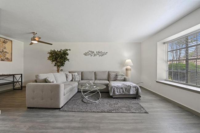 Photo - 1819 E Grauwyler Rd Apartment