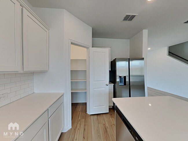 Foto del edificio - 7900 Green Heron Dr