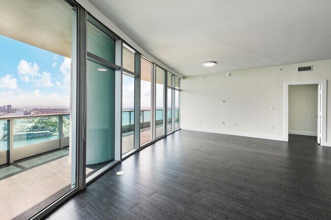Building Photo - 900 Biscayne Blvd