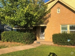 Building Photo - 3217 Rogers Ave