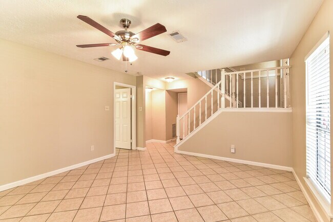 Foto del edificio - 15515 Windy Cove Dr
