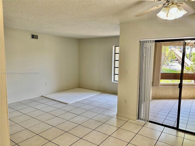 Foto del edificio - 9015 SW 125th Ave