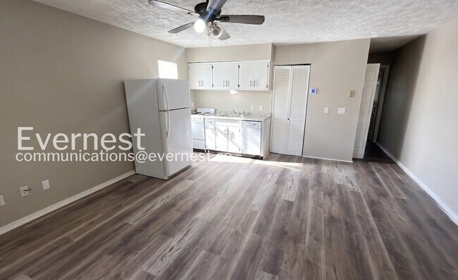 Building Photo - 3392 Shadowlawn Dr