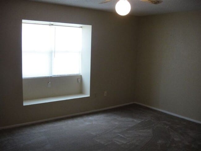 Foto del edificio - AVAILABLE MID JANUARY!