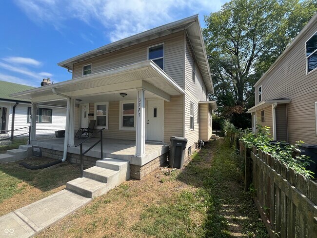 Foto del edificio - 3727 N Kenwood Ave