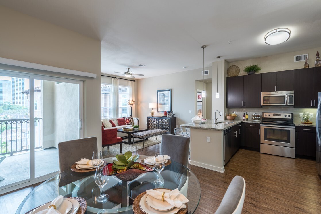 Foto principal - 807 S Post Oak Ln