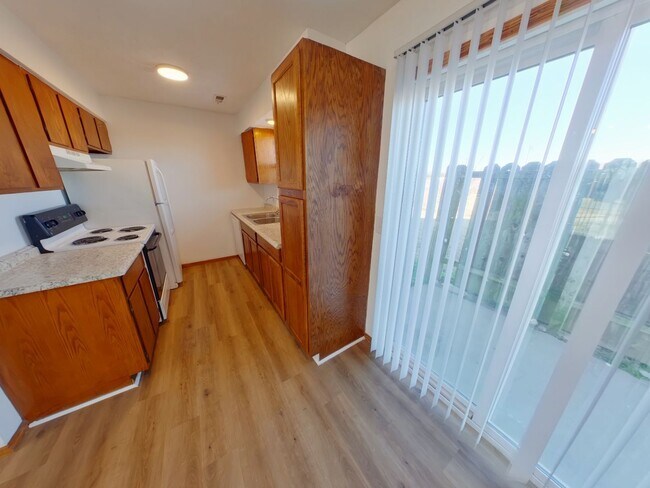 Building Photo - 3960 N Garland Cir