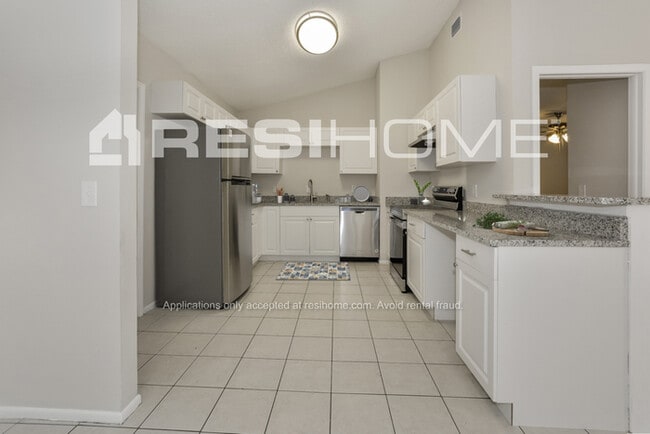 Building Photo - 2567 Newmark Dr