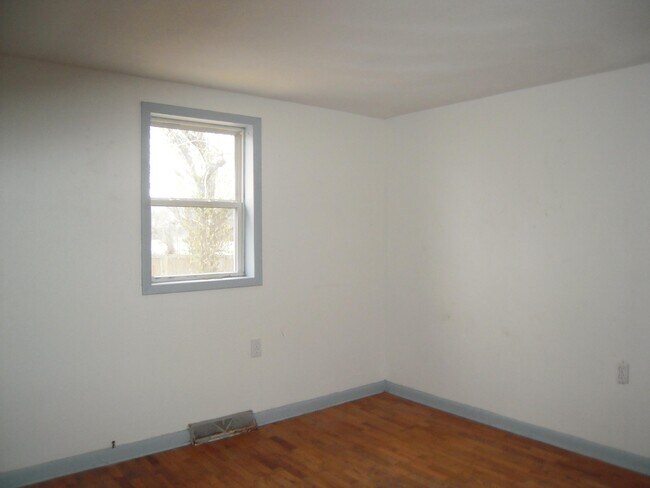 Building Photo - 305 Fishwick St