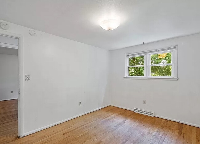 Building Photo - 746 Westmoreland Ave