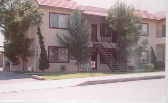 Building Photo - 724 E Virginia Way