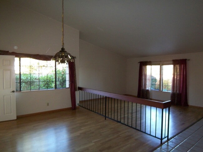 Foto del edificio - Charming 3Br/2Ba Single Story House W/3 Ca...